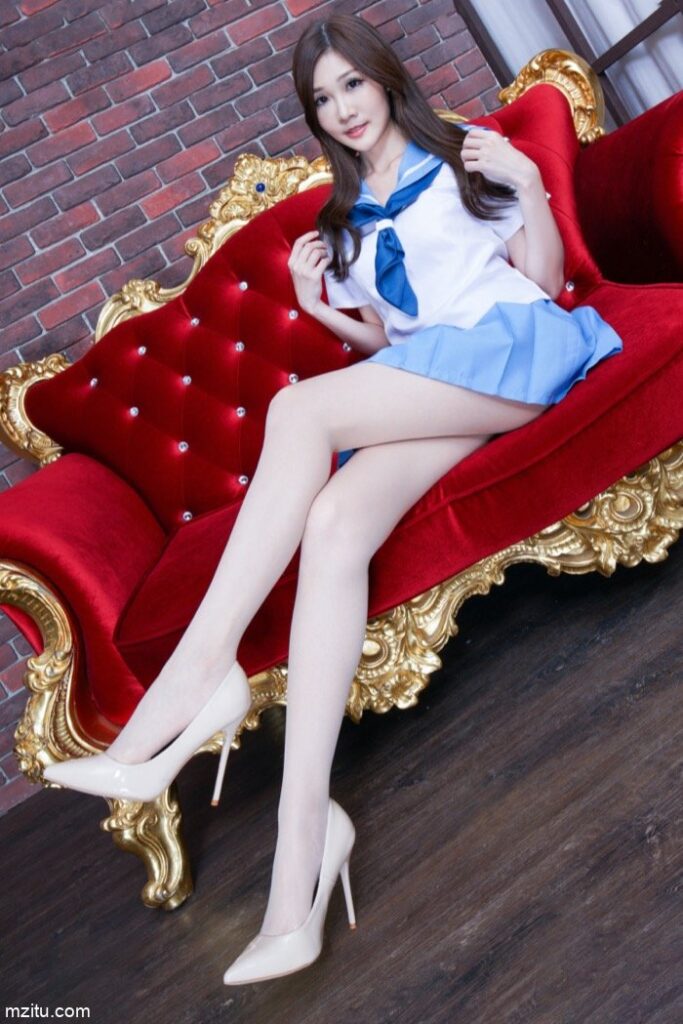 成熟迷人的美少妇，美腿纤细白皙真性感套图库-美女套图库-街拍套图套图库