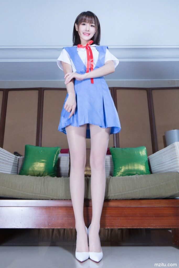 台湾妹子好甜美，一双大白腿让人移不开眼！套图库-美女套图库-街拍套图套图库