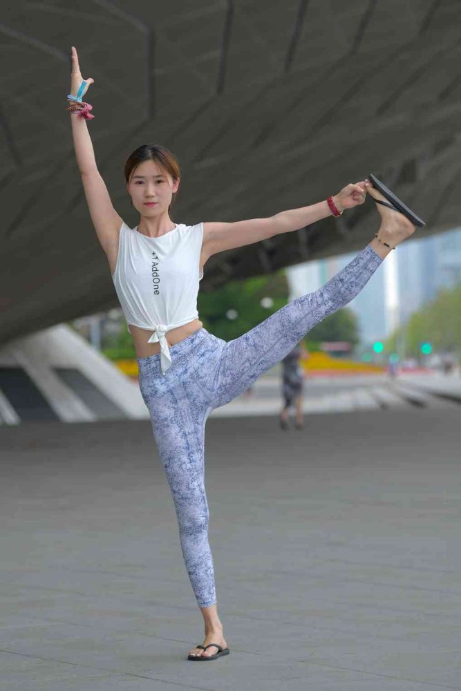 表演瑜伽的女孩【176P】04017套图库-美女套图库-街拍套图套图库