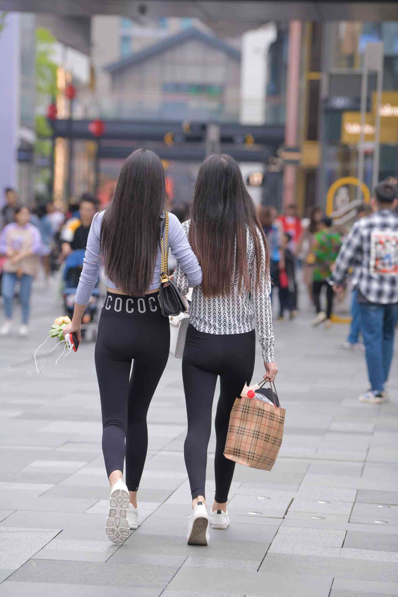 图片[4]套图库-美女套图库-街拍套图【免费】逛街的两个瑜伽裤姑娘【40P】04030套图库-美女套图库-街拍套图套图库