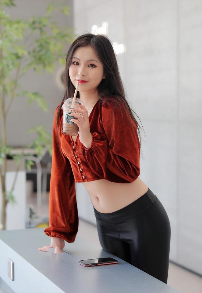 图片[3]套图库-美女套图库-街拍套图非常甜美的皮裤女孩 J1236 322P11V-16.4GB套图库-美女套图库-街拍套图套图库