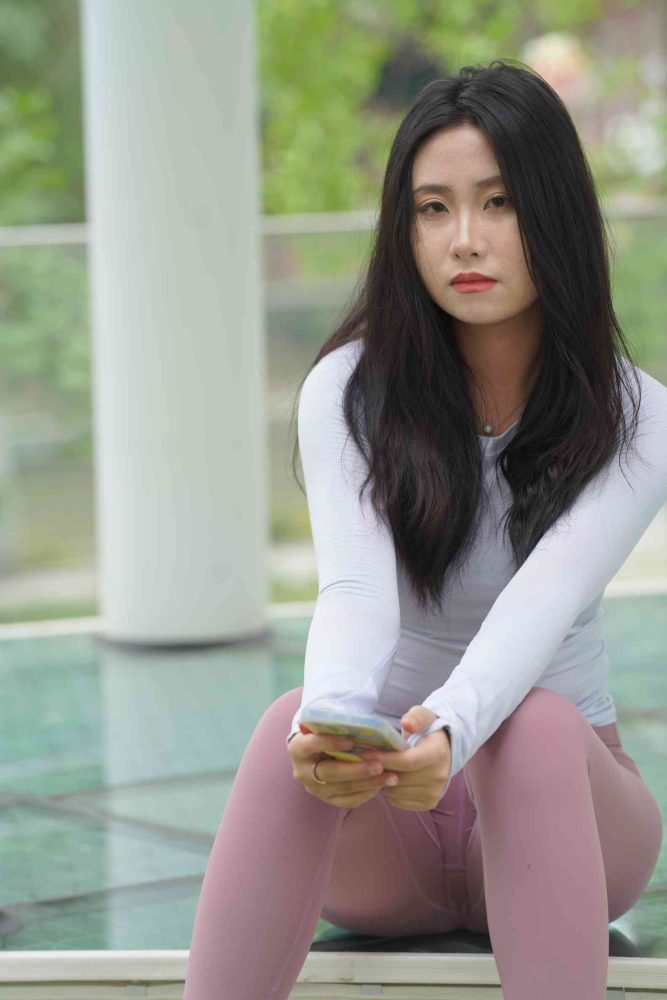 图片[2]套图库-美女套图库-街拍套图坐在草地玩手机的瑜伽姑娘【733P】04012套图库-美女套图库-街拍套图套图库