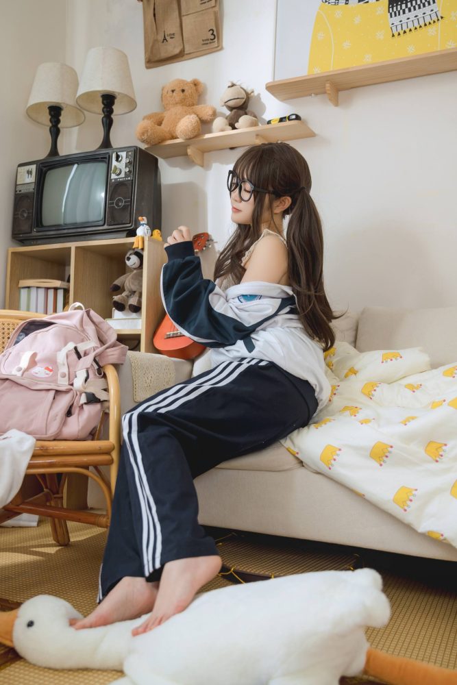 穿校服的双马尾女孩【64P】20010套图库-美女套图库-街拍套图套图库