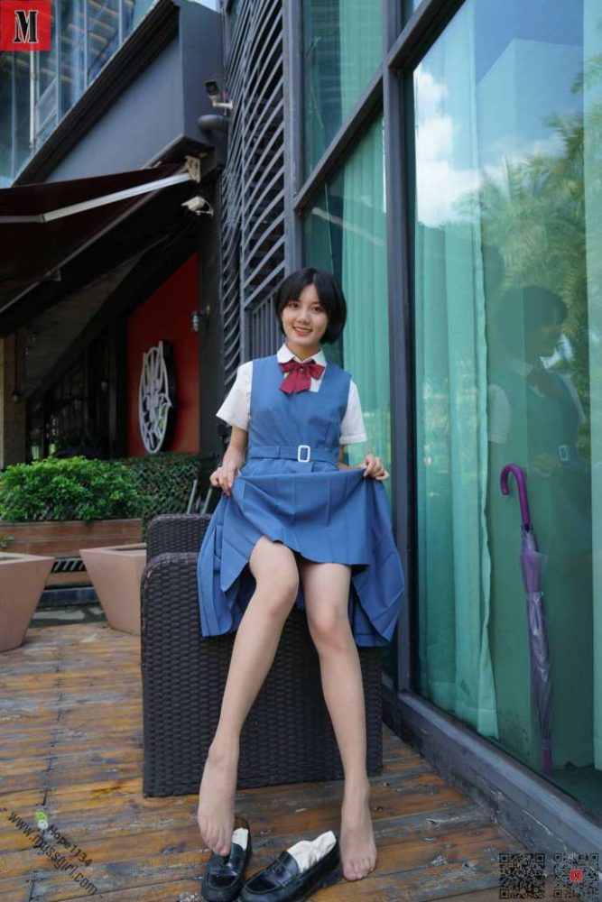 一副学生模样的短发姑娘【112P】20023套图库-美女套图库-街拍套图套图库