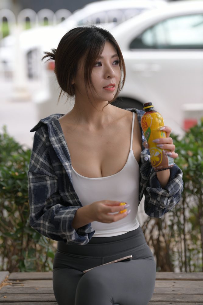 喝饮料的瑜伽裤女孩J2242 383P1V-17.5GB套图库-美女套图库-街拍套图套图库