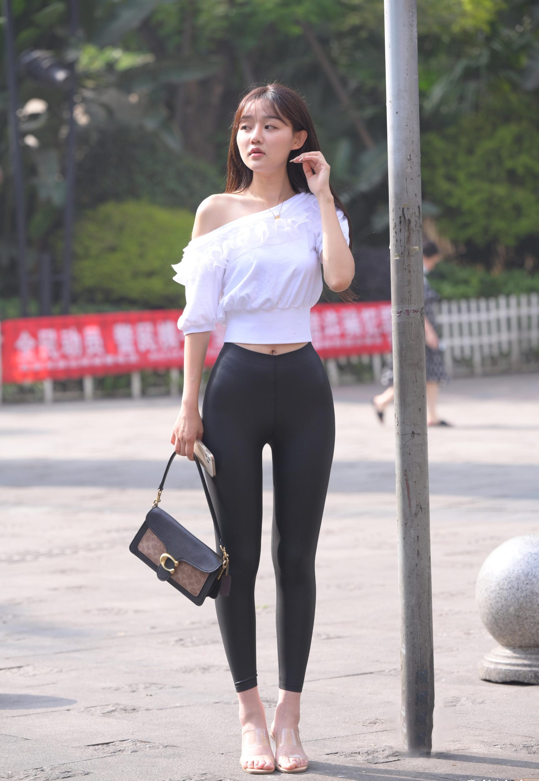 图片[5]套图库-美女套图库-街拍套图笑容非常甜美且治愈的皮裤女孩 J1945 751P1V-22.1GB套图库-美女套图库-街拍套图套图库