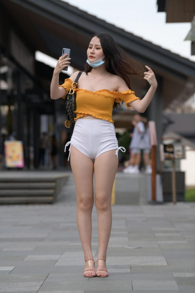 高腰白色短裤的漂亮女孩【767P】00065套图库-美女套图库-街拍套图套图库