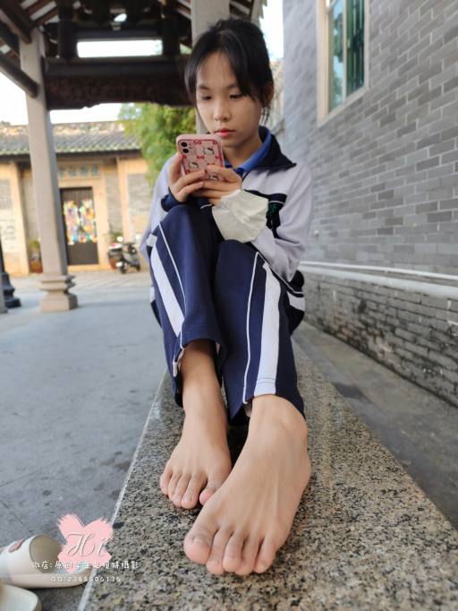 图片[1]套图库-美女套图库-街拍套图【免费】专心致志玩手机的女孩【42P】20028套图库-美女套图库-街拍套图套图库