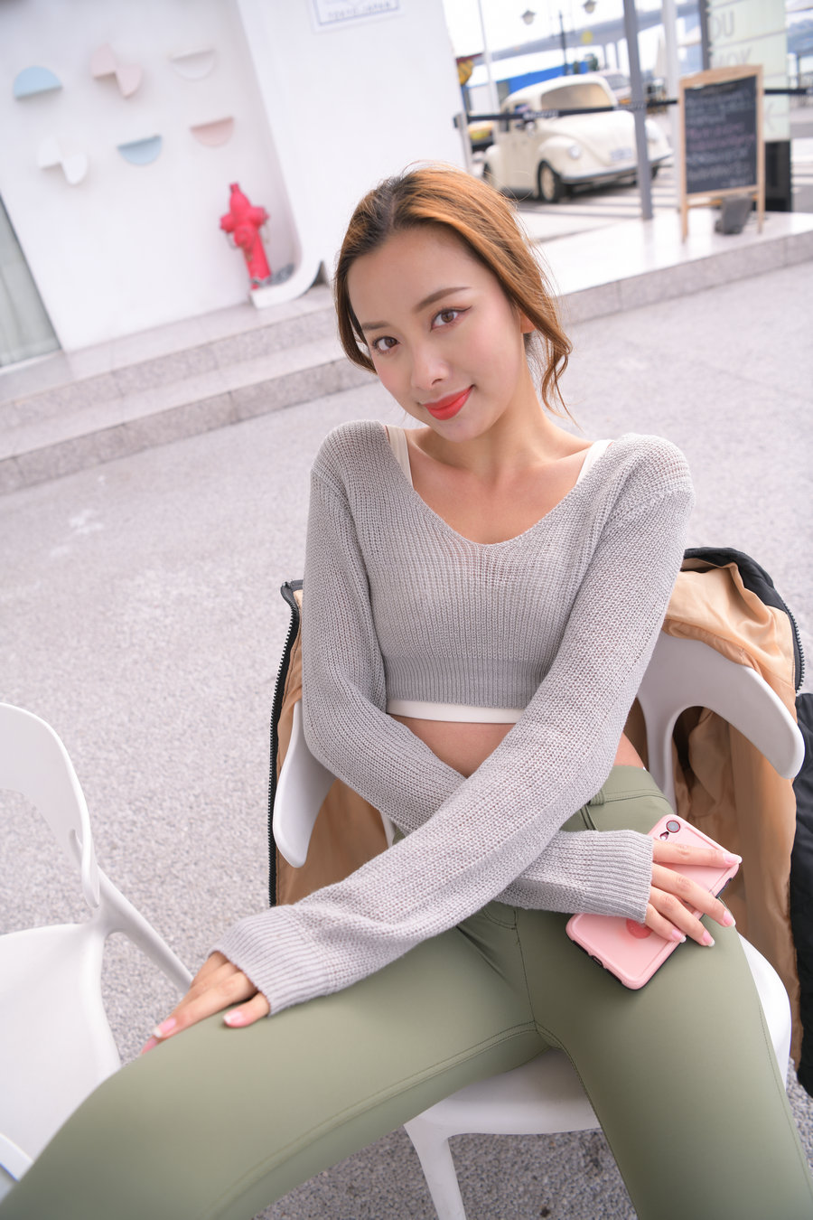 图片[2]套图库-美女套图库-街拍套图非常可爱的瑜伽裤女孩坐在凳子上 J1520 998P1V-26.5GB套图库-美女套图库-街拍套图套图库