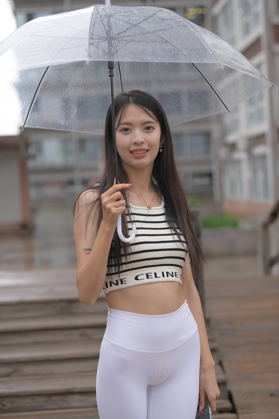 图片[1]套图库-美女套图库-街拍套图打伞的白色瑜伽裤女孩J2986 622P1V-22.06GB套图库-美女套图库-街拍套图套图库