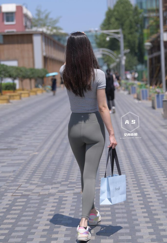 图片[1]套图库-美女套图库-街拍套图非常漂亮的瑜伽裤女孩J2192 501P1V-15.5GB套图库-美女套图库-街拍套图套图库