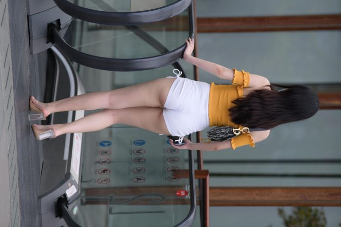 高腰白色短裤的漂亮女孩【767P】00065套图库-美女套图库-街拍套图套图库