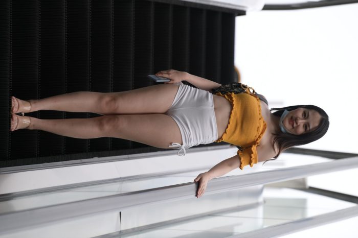 高腰白色短裤的漂亮女孩【767P】00065套图库-美女套图库-街拍套图套图库