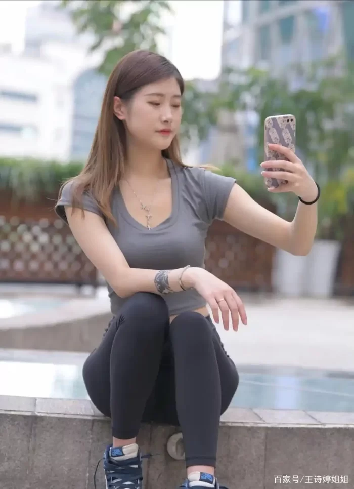 图片[2]套图库-美女套图库-街拍套图有小虎牙非常甜美的瑜伽裤女孩套图库-美女套图库-街拍套图套图库