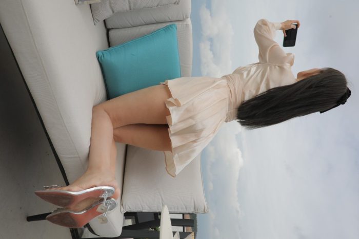 戴黑色蝴蝶结的长发女孩【369P】7016套图库-美女套图库-街拍套图套图库