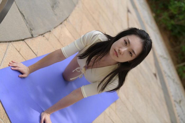 游泳池旁边的比基尼女生【327P】00042套图库-美女套图库-街拍套图套图库