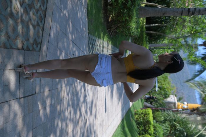 在海南度假的紧身白色短裤女孩【202P】00033套图库-美女套图库-街拍套图套图库