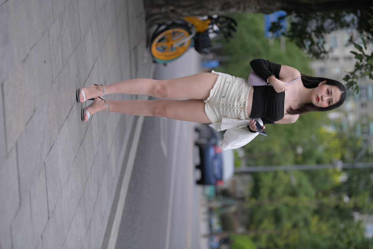 图片[4]套图库-美女套图库-街拍套图长发飘飘的白色热裤美丽女孩【49P】00029套图库-美女套图库-街拍套图套图库
