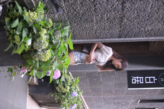 戴太阳镜的牛仔短裤紧身牛仔MM【167P】00021套图库-美女套图库-街拍套图套图库