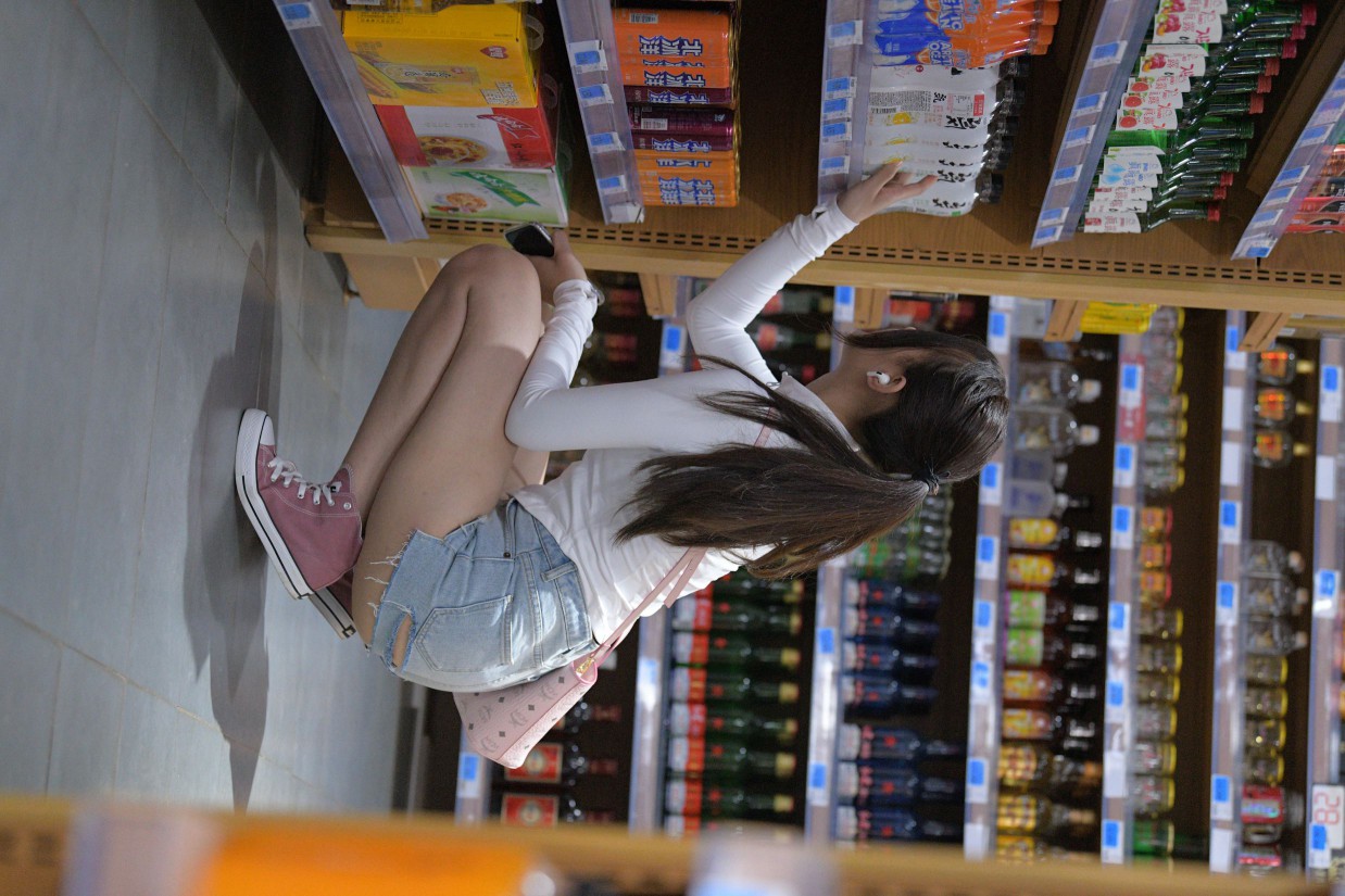 图片[5]套图库-美女套图库-街拍套图紧身牛仔短裤骑自行车的漂亮女孩【588P】00053套图库-美女套图库-街拍套图套图库