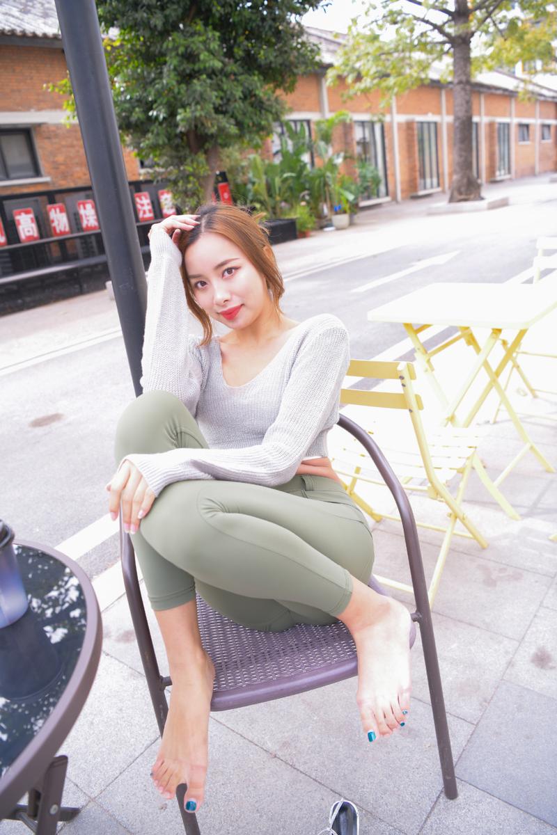 图片[3]套图库-美女套图库-街拍套图非常可爱的瑜伽裤女孩坐在凳子上 J1520 998P1V-26.5GB套图库-美女套图库-街拍套图套图库