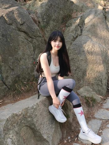 图片[7]套图库-美女套图库-街拍套图爱爬山的瑜伽裤MM，太甜美了！~套图库-美女套图库-街拍套图套图库