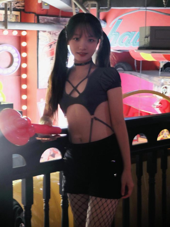 网格丝袜的清纯双马尾小姑娘套图库-美女套图库-街拍套图套图库