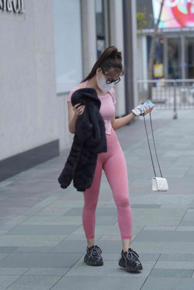 粉红色瑜伽裤的眼镜妹妹【93P】04019套图库-美女套图库-街拍套图套图库