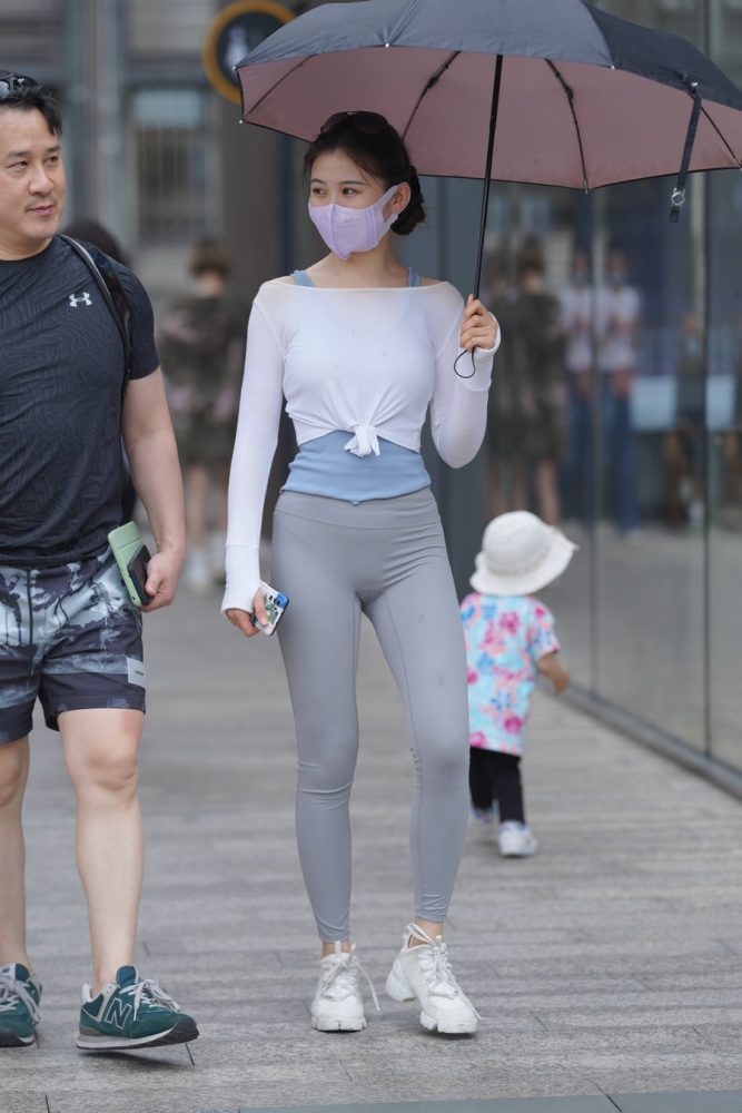 街拍逛街的瑜伽裤小女人  J2874 36P-469MB套图库-美女套图库-街拍套图套图库